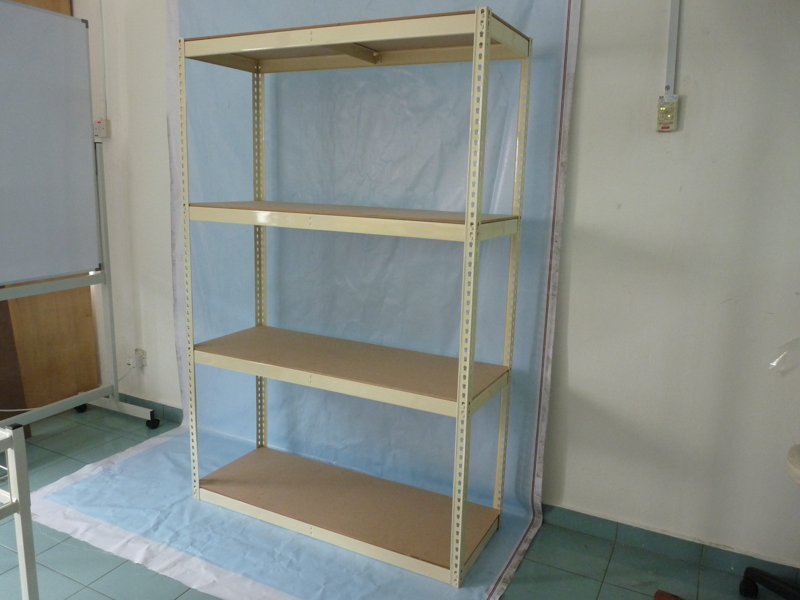 Industrial warehouse boltless shelving application