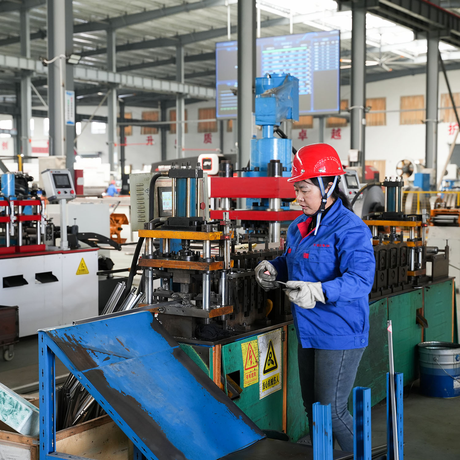 Heavy Duty Steel Storage Rack Adjustable Metal Shelving Warehouse Pallet Racking Corrosion Resistant Industrial Shelves