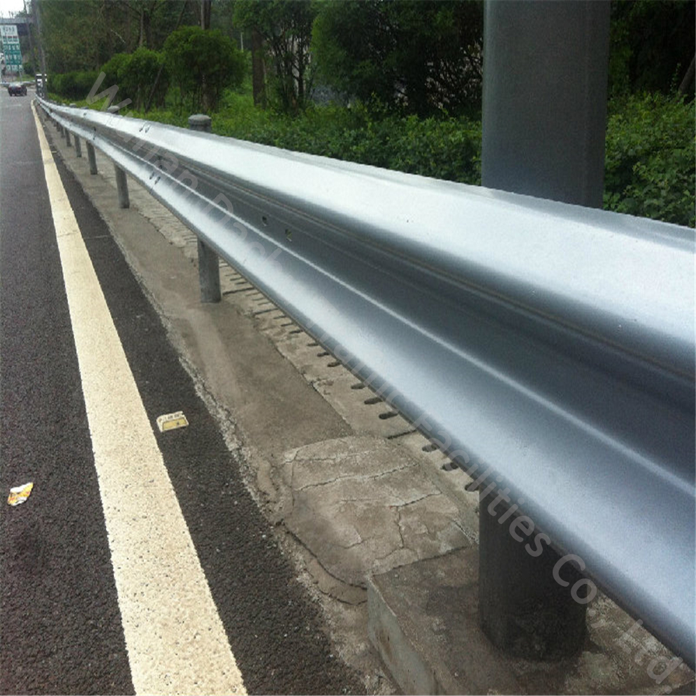 CSA-G40.20 China Factory Hot Sale Galvanized Corrugated Traffic Safety Barrier for Pakistan