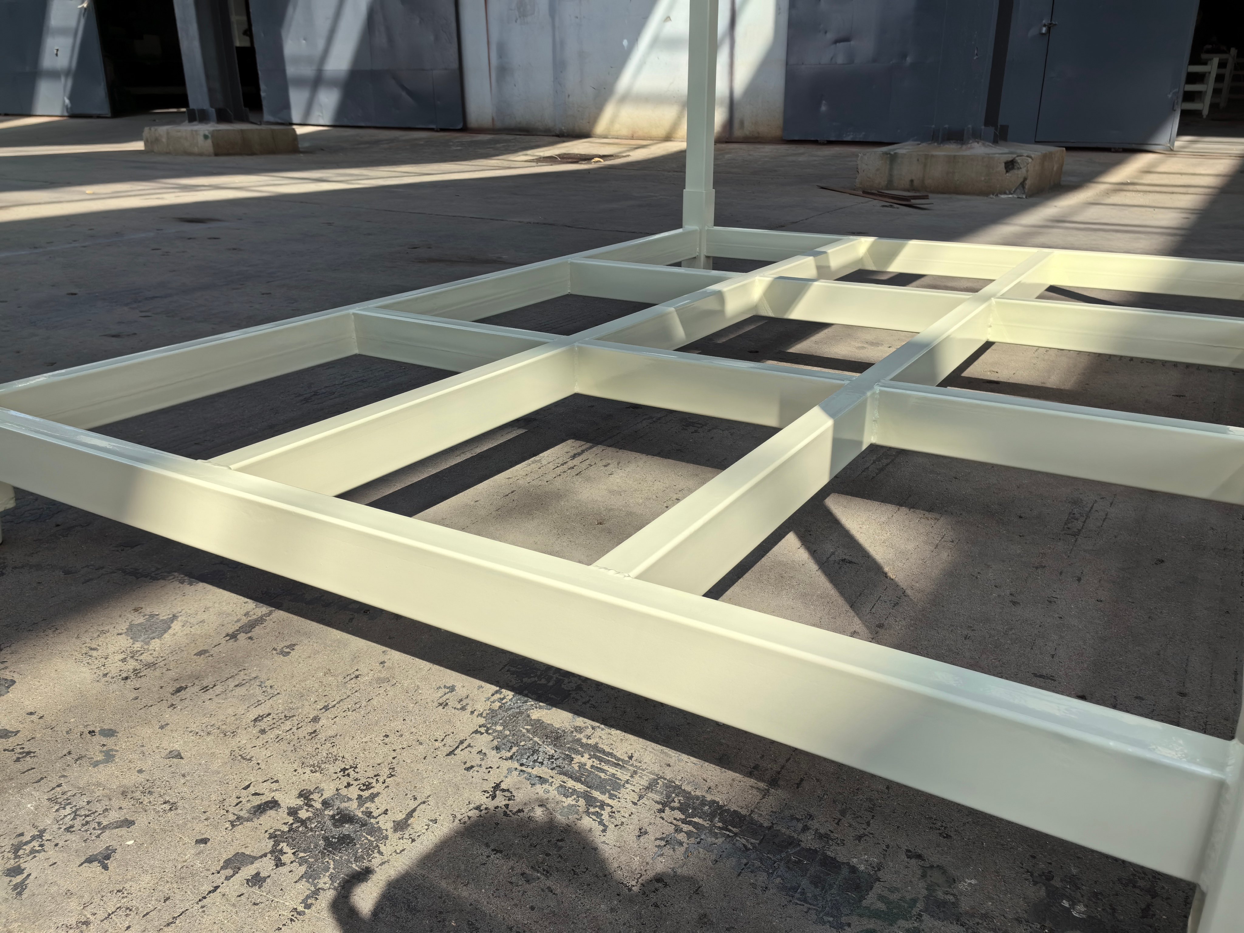 High Load Capacity Industrial Steel Post Pallet | Stackable Painted Metal Pallet For Cargo Stacking &amp; Warehouse Logistics